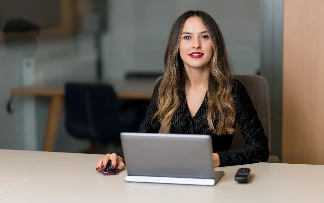 femme qui travail en portage salarial